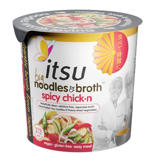 White itsu spicy chick'n noodles & broth cup, prominently featuring vegan and gluten-free labels.